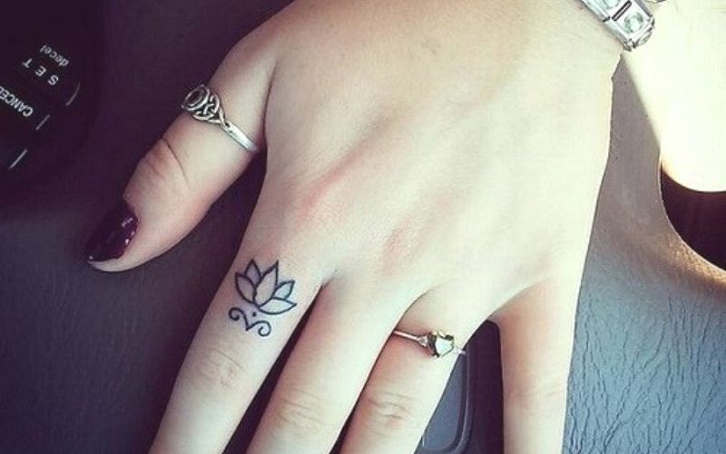 Hình xăm họa tiết hoa sen, biểu tượng của một tâm hồn an yên, thuần khiết