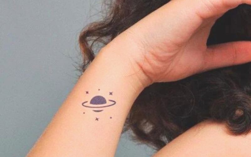 Hình xăm tiểu hành tinh thể hiện mong muốn chinh phục vũ trụ