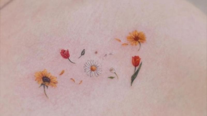 Hình xăm nhiều bông hoa khác nhau