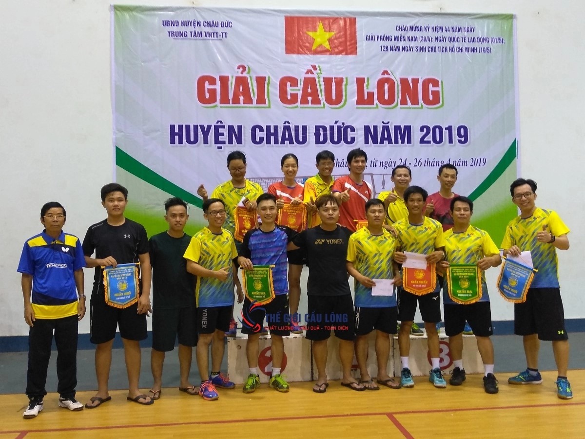 Các tay vợt đang thi đấu tại sân Châu Đức