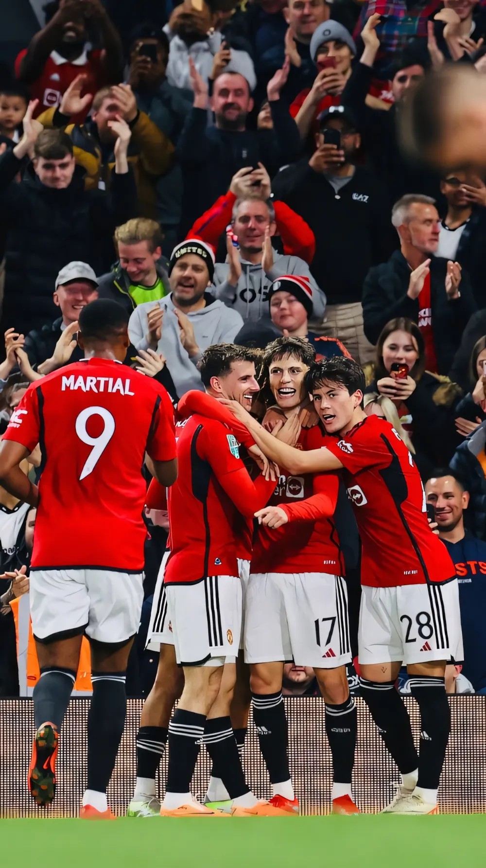 Hình nền MU 4K sắc đỏ truyền thống