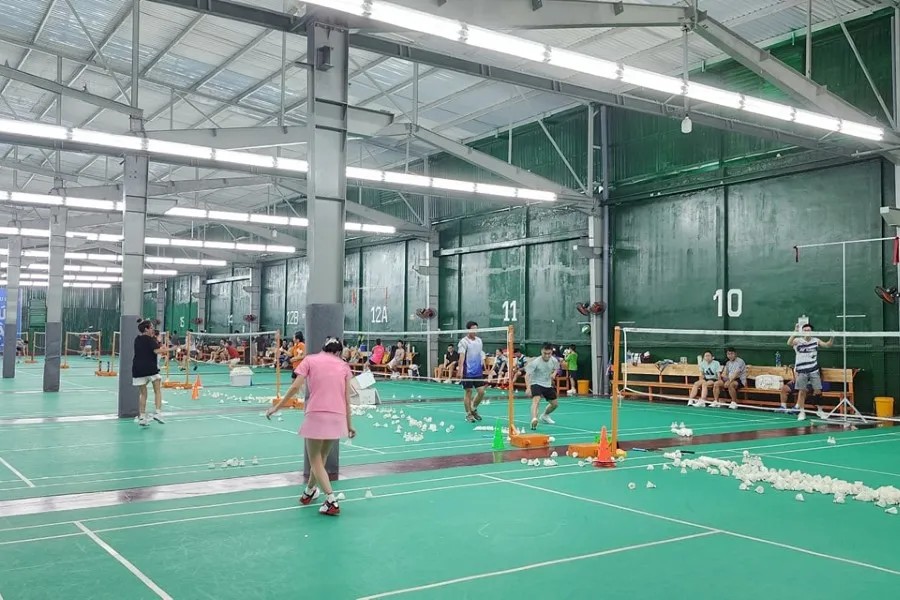 Mặt sân Phú Thuận