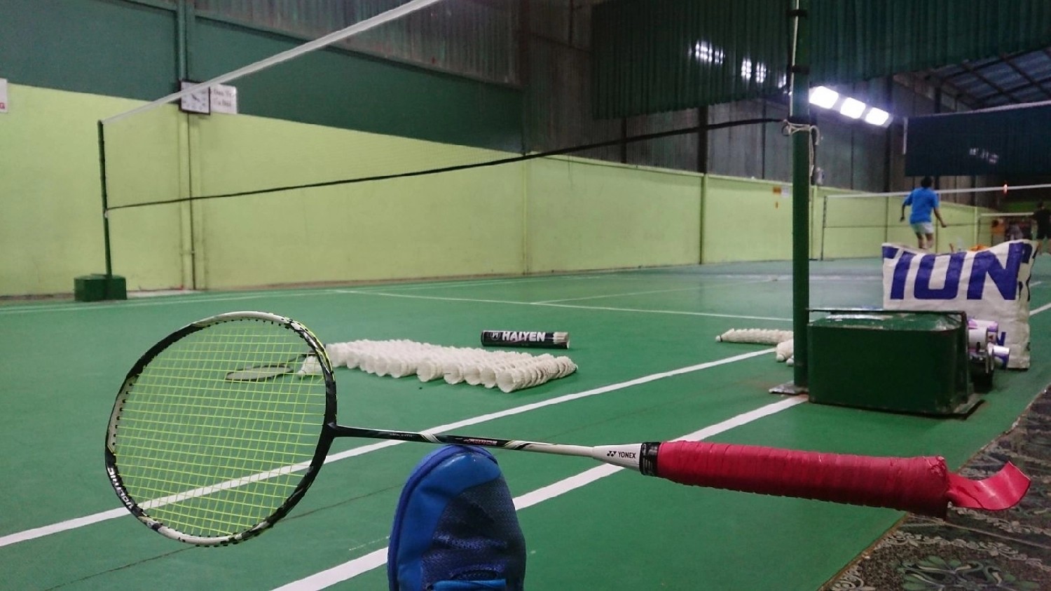 Sân Đức Lợi với hệ thống chiếu sáng tốt