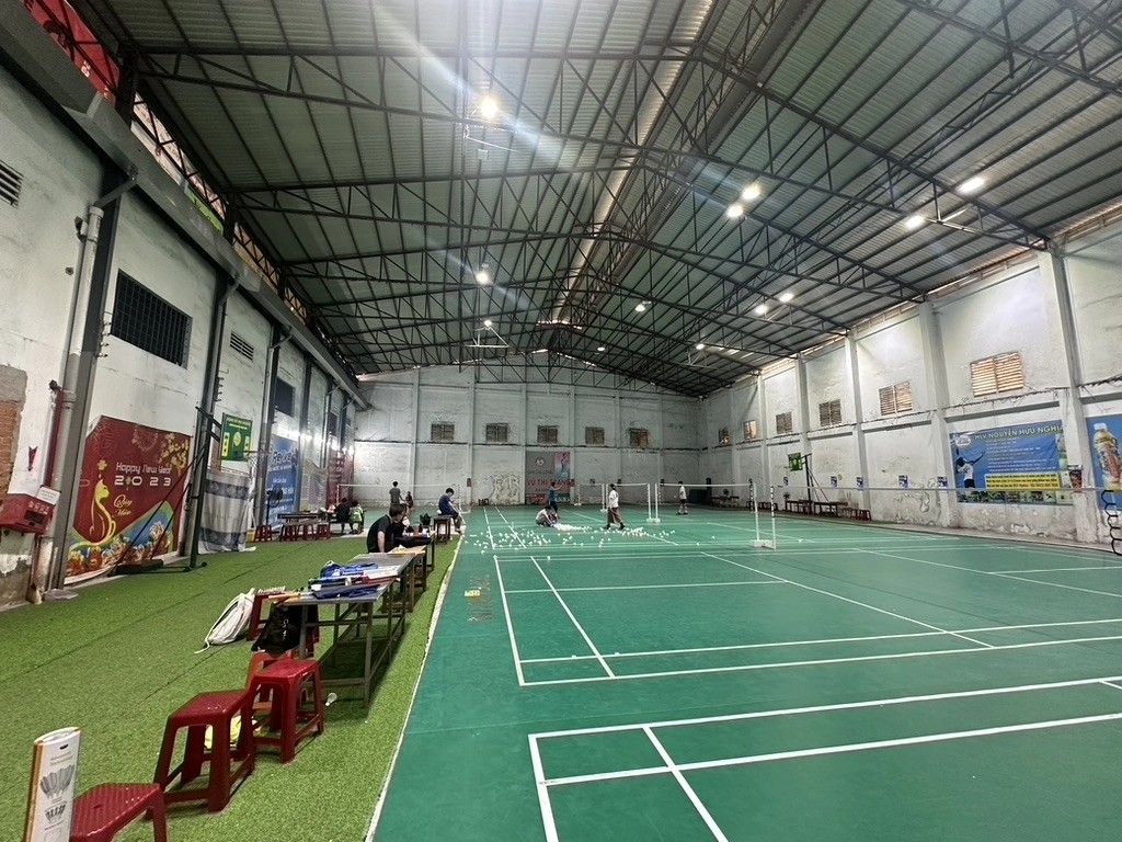 Sân cầu lông Nguyễn Thượng Hiền thoáng mát