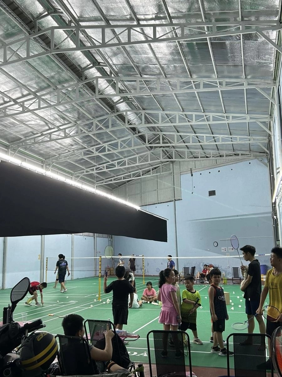 Không gian sân cầu lông Thạch Đà
