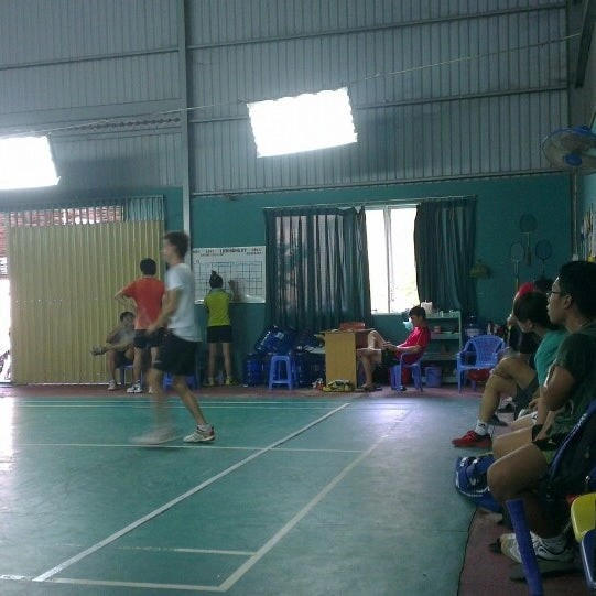 Sân cầu lông Phú Hòa hoạt động cả ngày