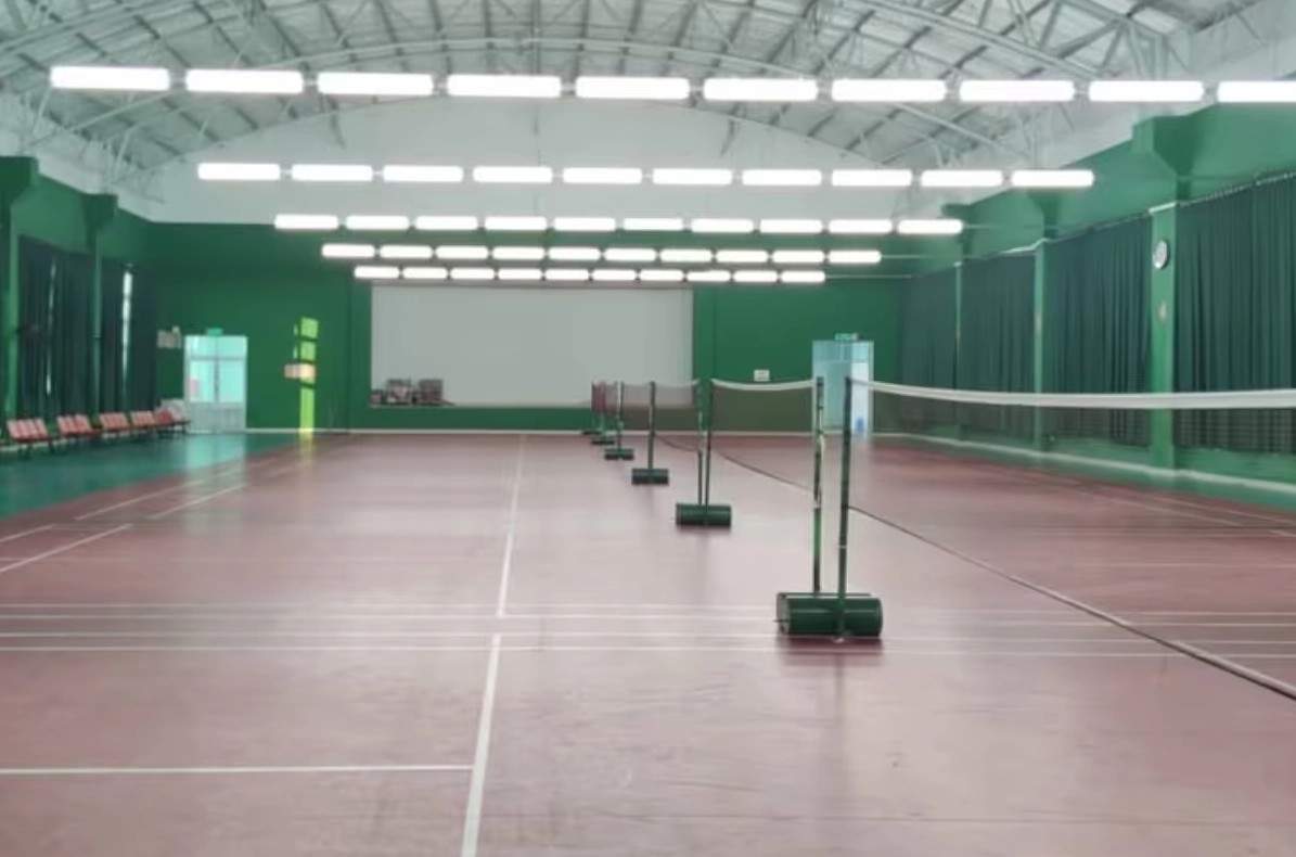 Sân cầu lông Trường THPT Tân Bình