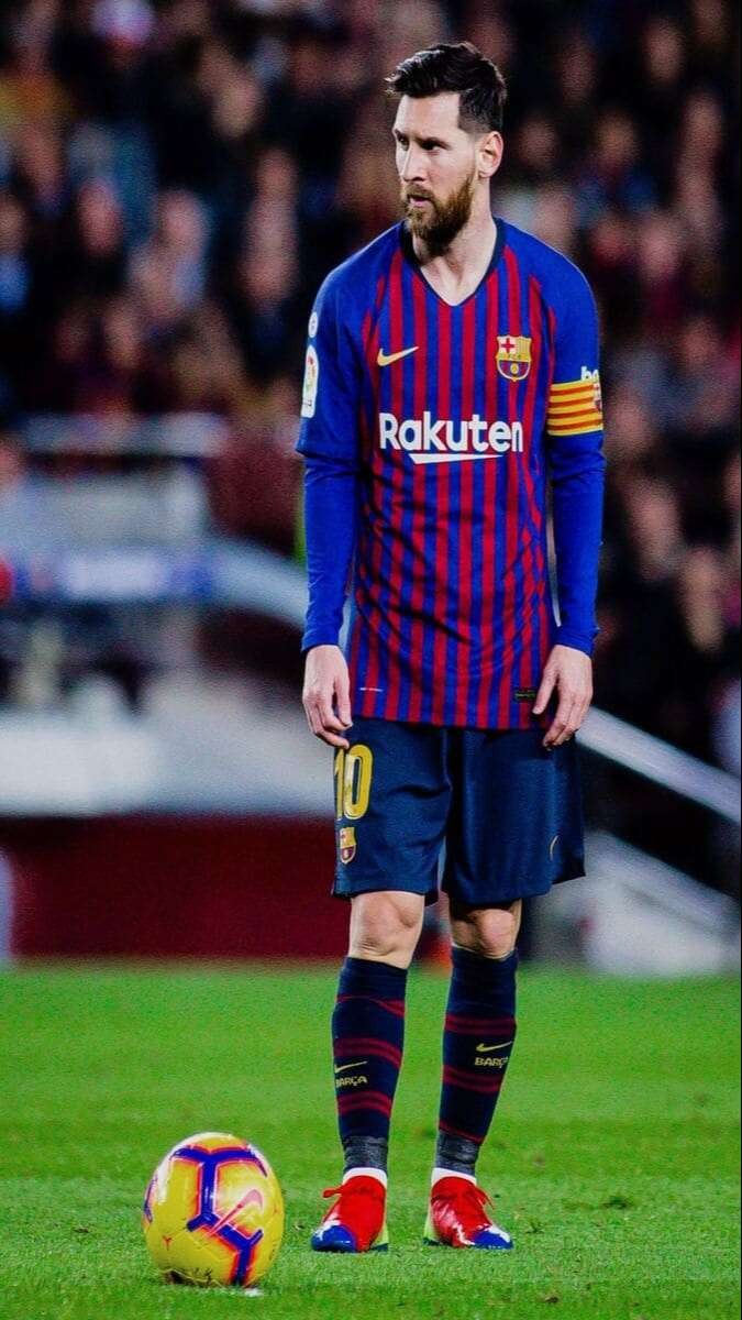 Cầu thủ số 10 huyền thoại đang thực hiện cú sút phạt