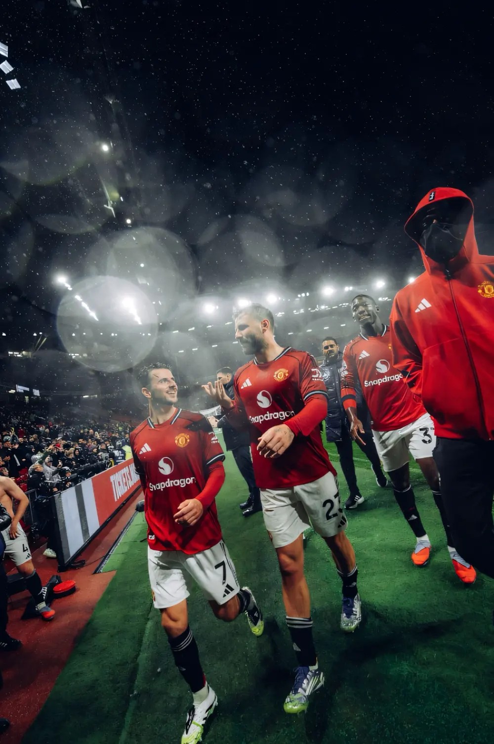 Hình nền MU độc lạ không đụng hàng