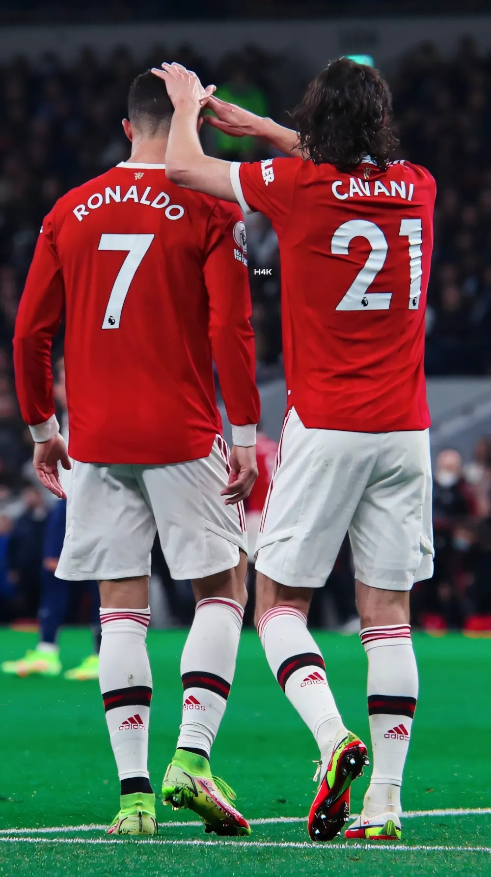 Ảnh nền MU với hiệu ứng sấm sét quyền năng