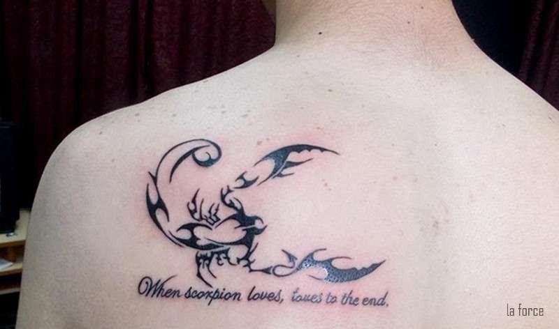 Xăm hình bọ cạp ở vai phong cách tối giản
