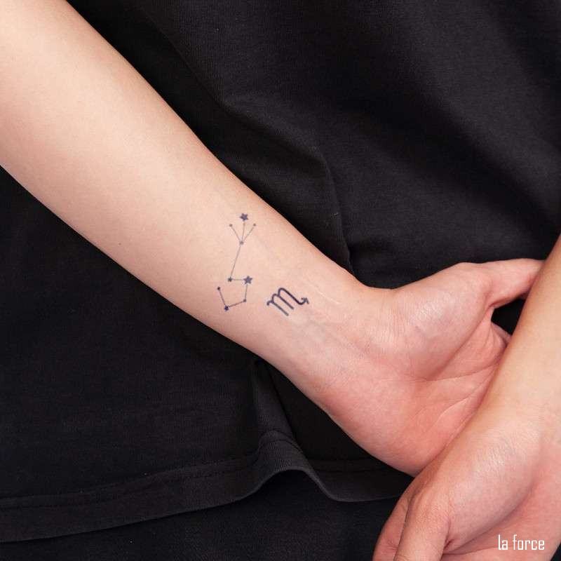 Hình xăm cung bọ cạp mini ở cổ