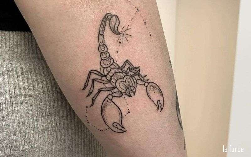 Xăm hình bọ cạp ở tay đơn giản