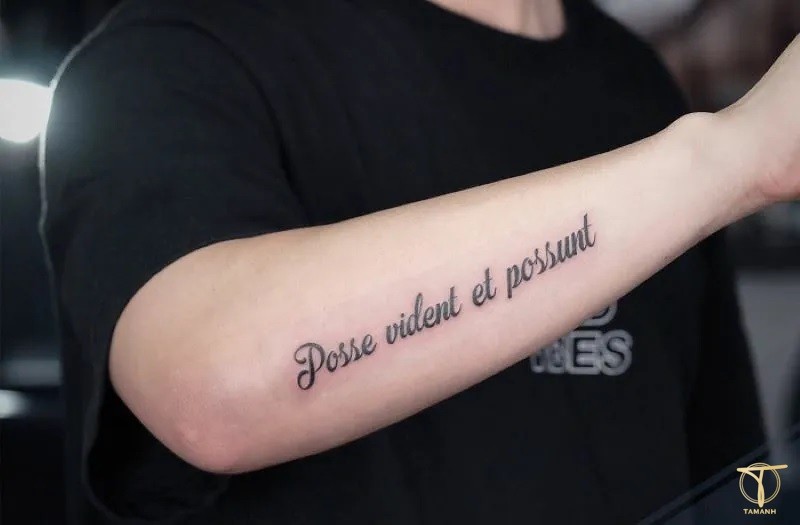 Hình xăm chữ cho nam ở cánh tay độc đáo