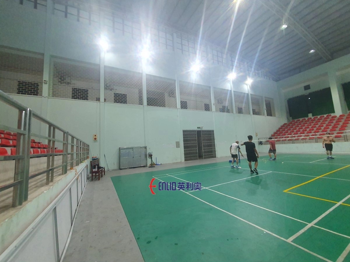 Không gian thi đấu rộng lớn bên trong nhà thi đấu