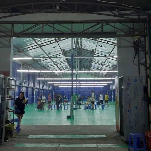 Toàn cảnh không gian bên trong sân câu lạc bộ cầu lông Như Ý