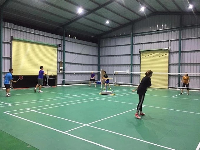 Toàn cảnh không gian bên trong sân cầu lông Cây Keo với thảm thi đấu tiêu chuẩn