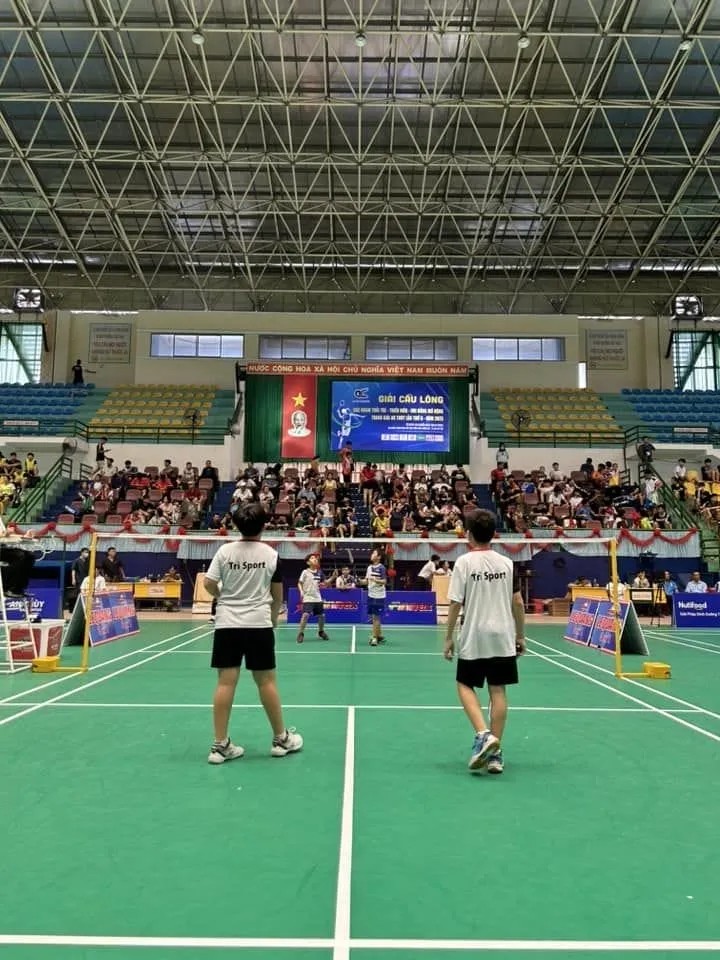 Không gian bên trong sân cầu lông Trung Tâm Thể Thao Hải Châu