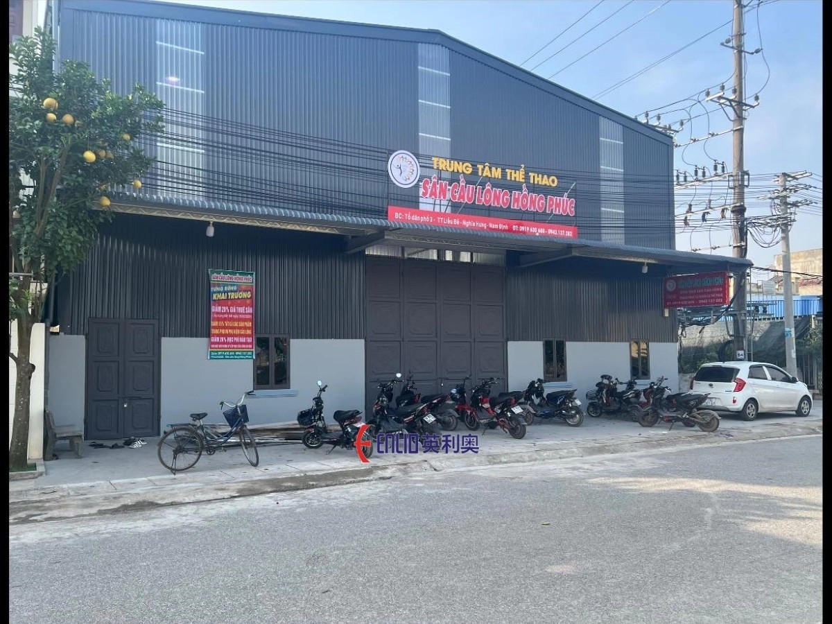Toàn cảnh sân cầu lông Hồng Phúc rộng rãi tại Nghĩa Hưng