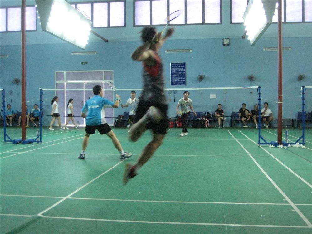 Cận cảnh mặt sân cầu lông Long Viên mới được nâng cấp