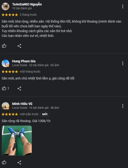 Các lông thủ đang thi đấu sôi nổi tại sân cầu lông Như Nhiên