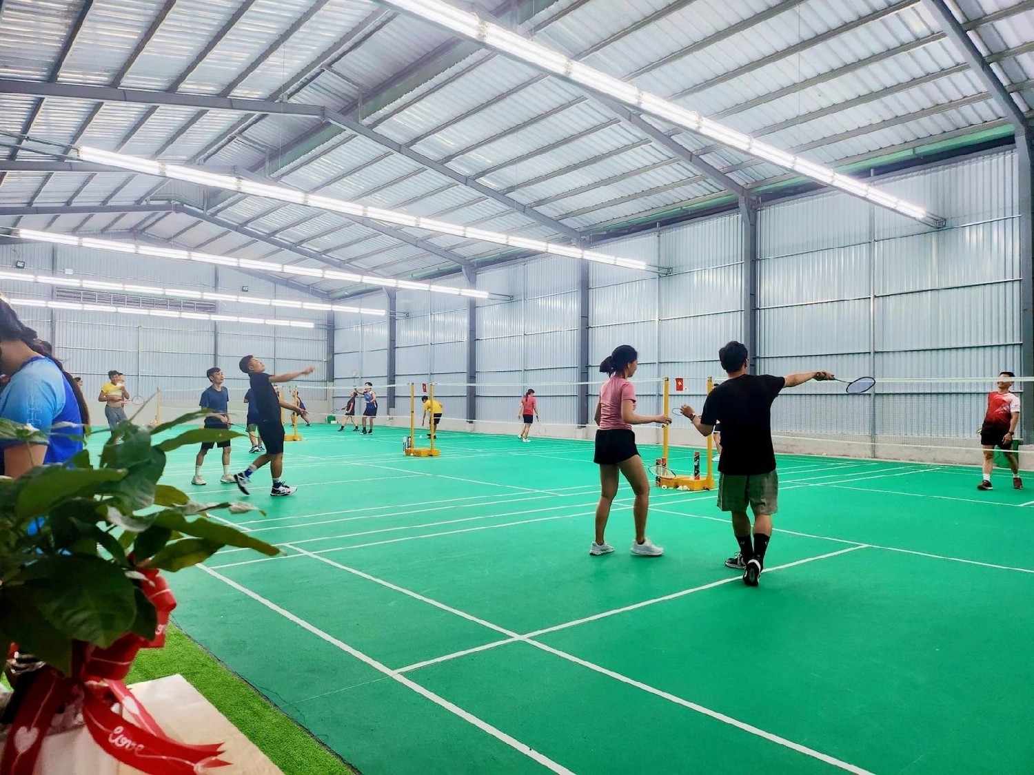 Cận cảnh mặt sân thảm chất lượng tại Phú Mỹ