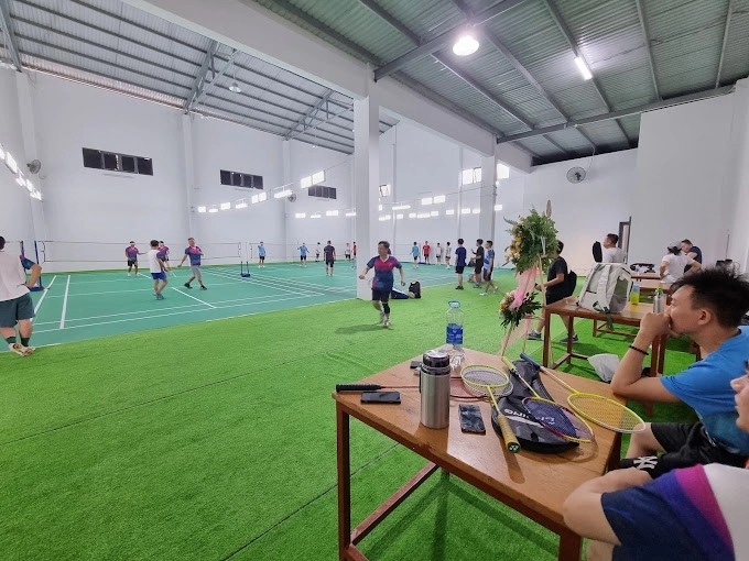 Toàn cảnh không gian bên trong sân cầu lông Phú Xuân