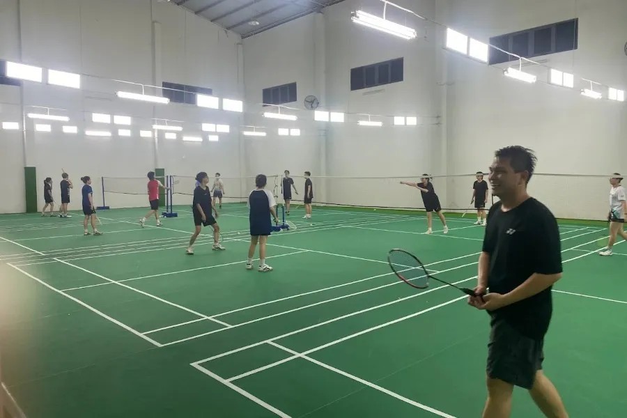 Sân Phú Xuân nhìn từ cửa vào