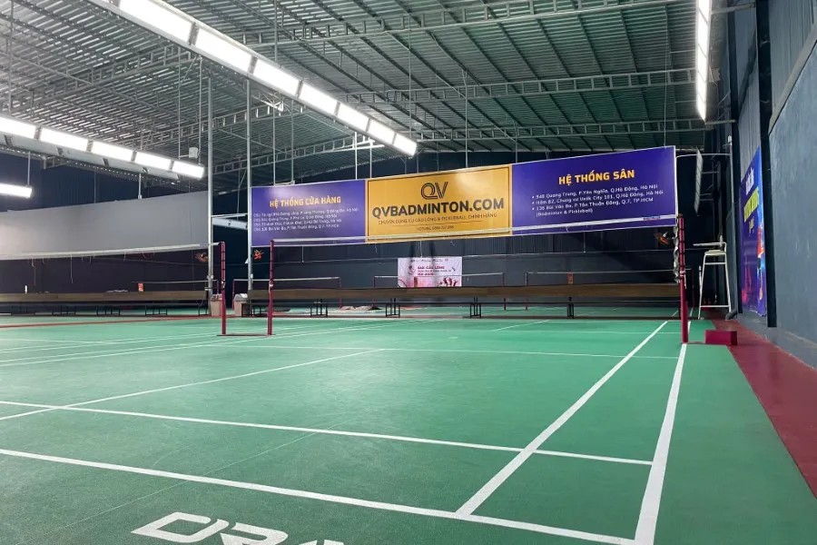 Hệ thống chiếu sáng tại sân QV