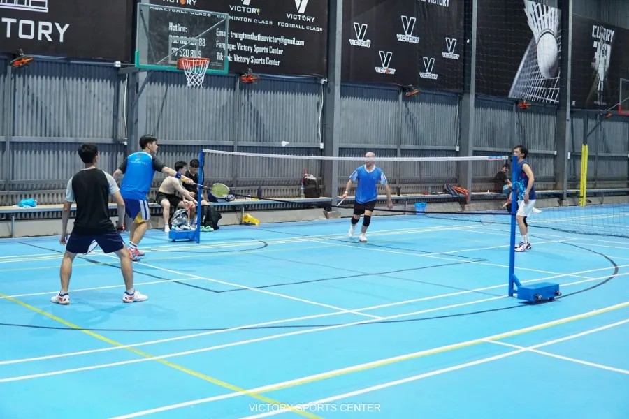 san cau long trung tam the thao victory 4 1