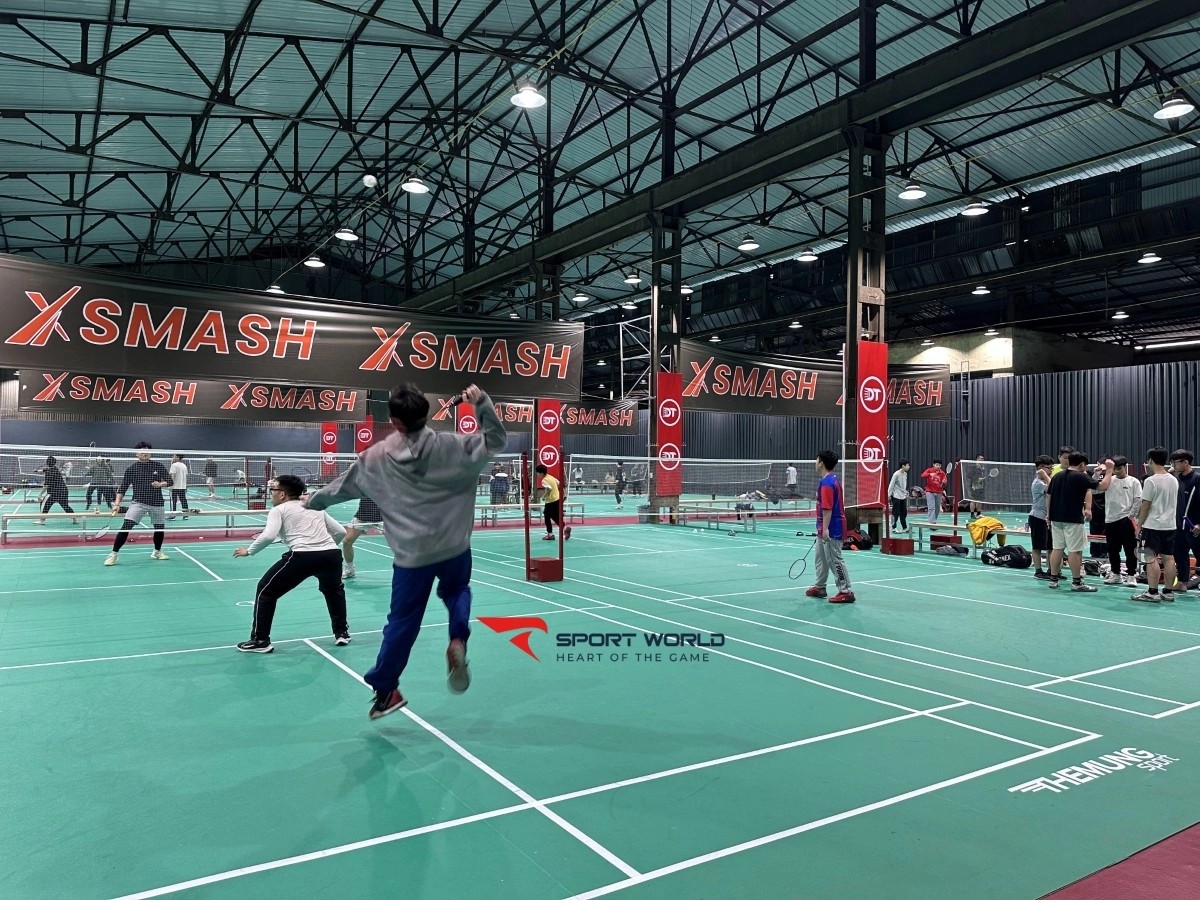 Không gian sân nhìn từ góc khán đài