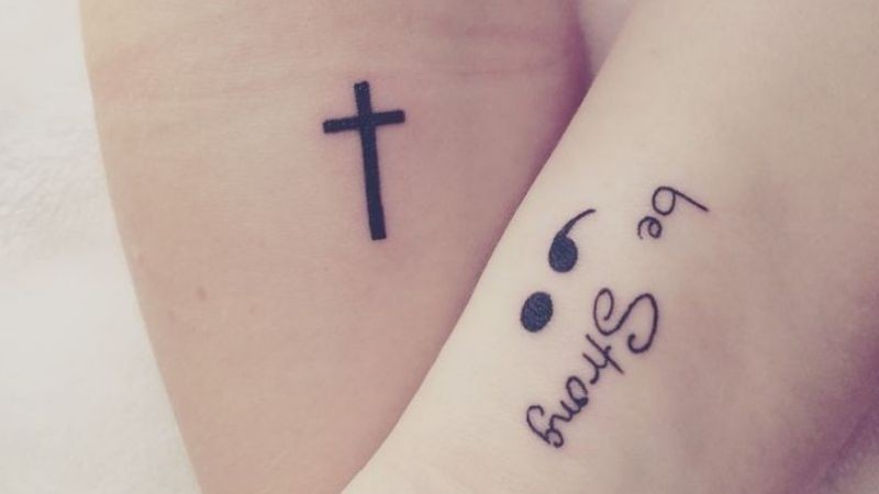 Hình xăm chữ 'Be Strong' ở cổ tay nhắc nhở bản thân luôn mạnh mẽ