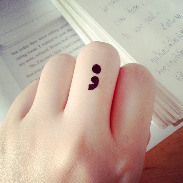 Hình xăm kết hợp nhịp tim và dấu chấm phẩy - Ảnh 3