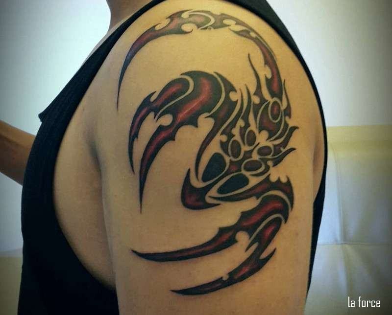 Xăm bọ cạp đẹp phong cách tribal