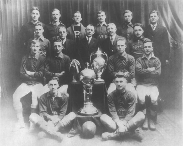 Đội bóng Fall River Marksmen - Những người tiên phong về số áo