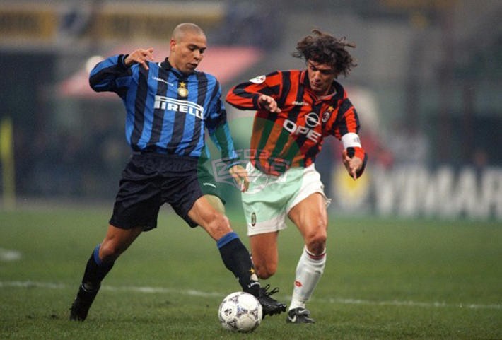 Paolo Maldini - Huyền thoại áo số 3 của bóng đá Ý