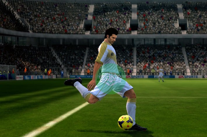 Luis Figo - Một số 7 khác biệt so với phong cách Anh truyền thống