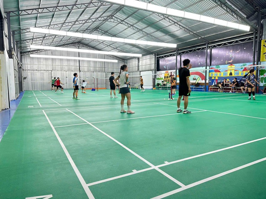 Sân cầu lông Phạm Hữu Lầu