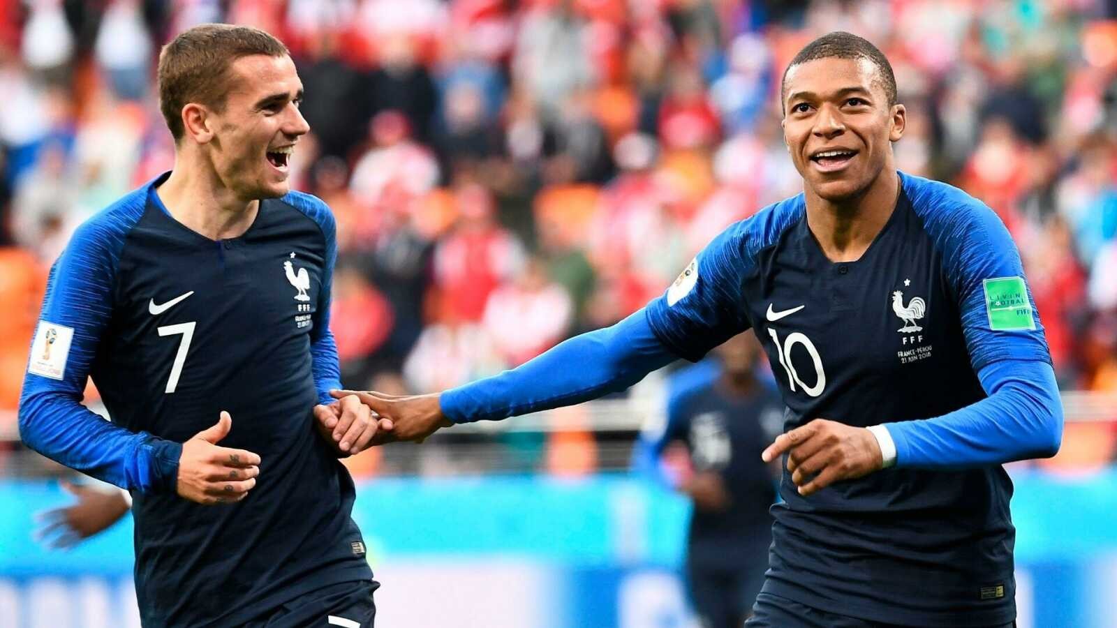 Kylian Mbappé cùng Antoine Griezmann