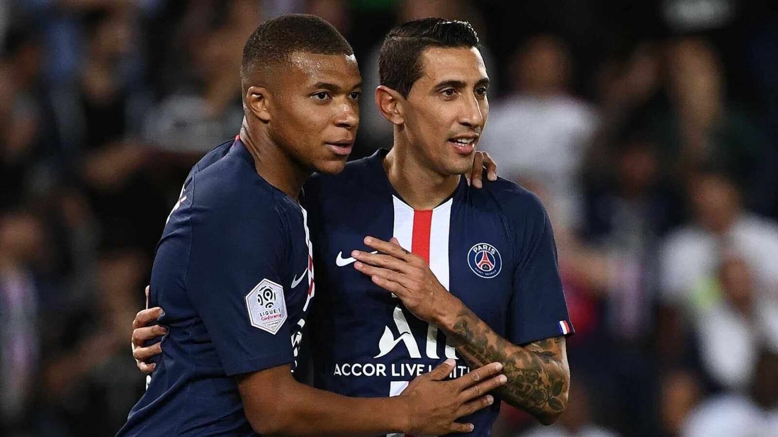 Kylian Mbappé và Neymar trong màu áo PSG