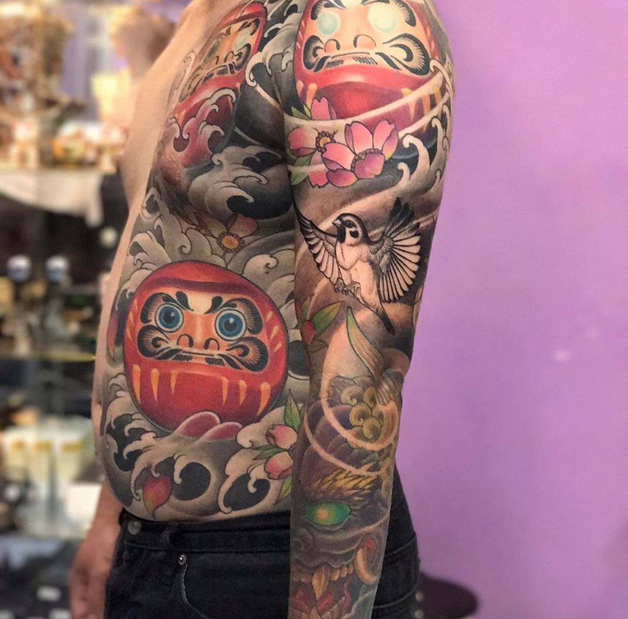 Búp bê Daruma truyền thống với đôi mắt chưa tô