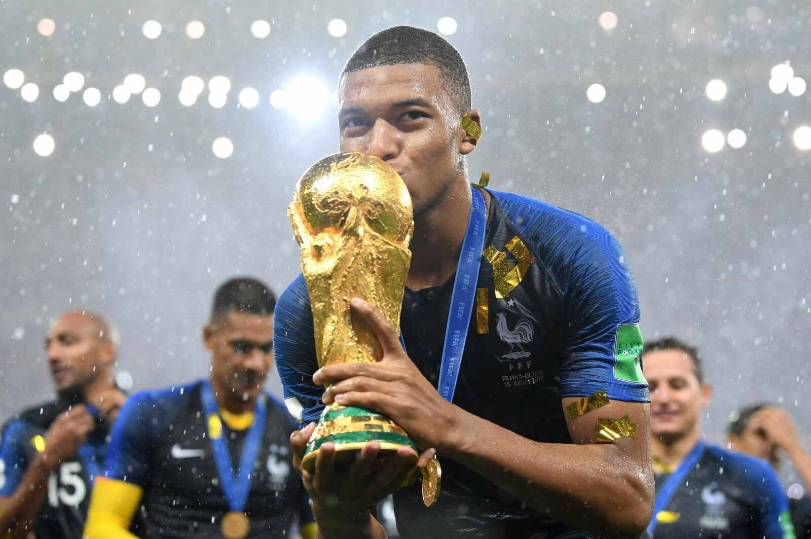 Chân dung Kylian Mbappé trong trang phục thi đấu