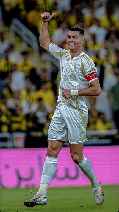 CR7 cực ngầu trên sân cỏ