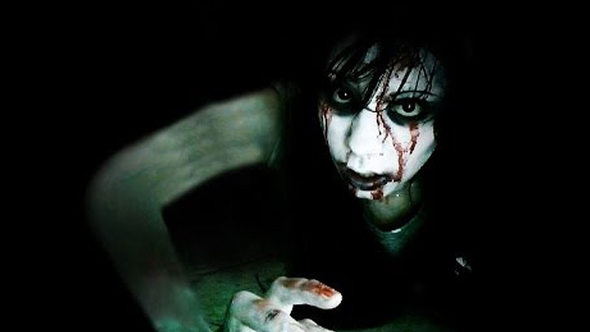 Một con ma với bóng dáng đổ dài, gây ảo giác