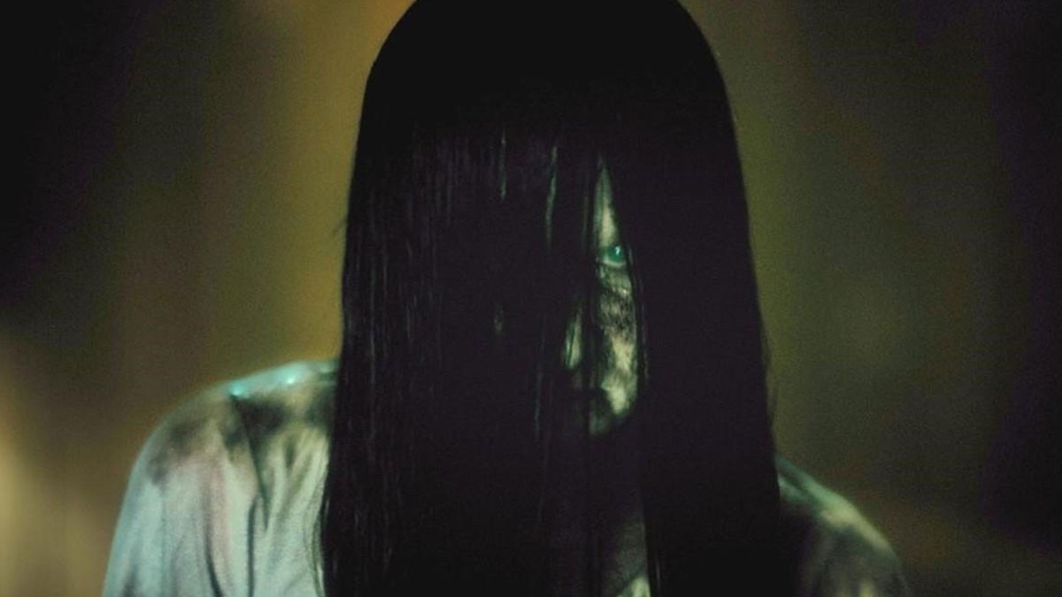 Một con ma với khuôn mặt biến dạng, gây cảm giác sợ hãi