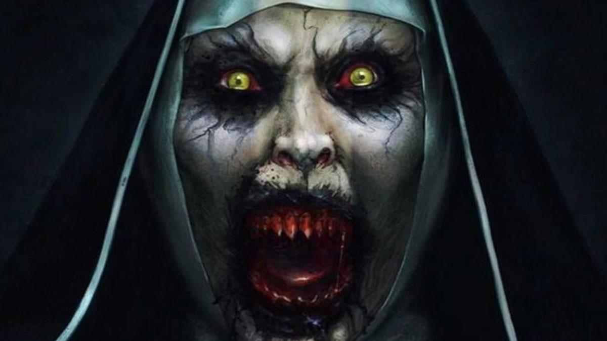 Một hình ảnh ma phản chiếu trong gương, tăng thêm phần rùng rợn