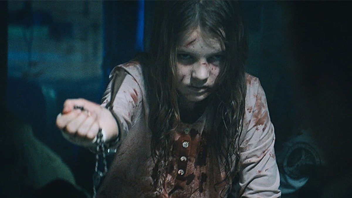 Hình ảnh ma cà rồng với bộ trang phục ấn tượng