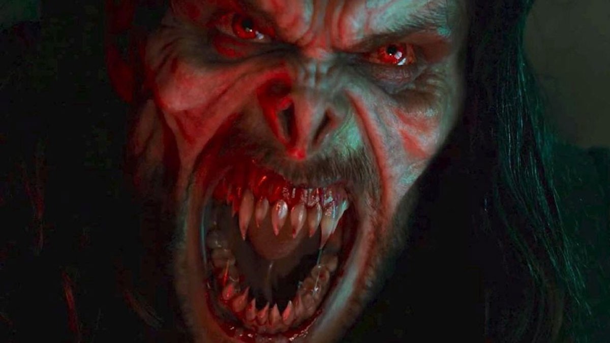 Một ma cà rồng với ánh mắt đầy quyền lực