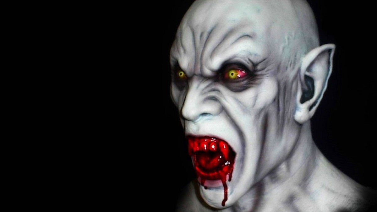 Hình ảnh ma cà rồng với khuôn mặt biến dạng