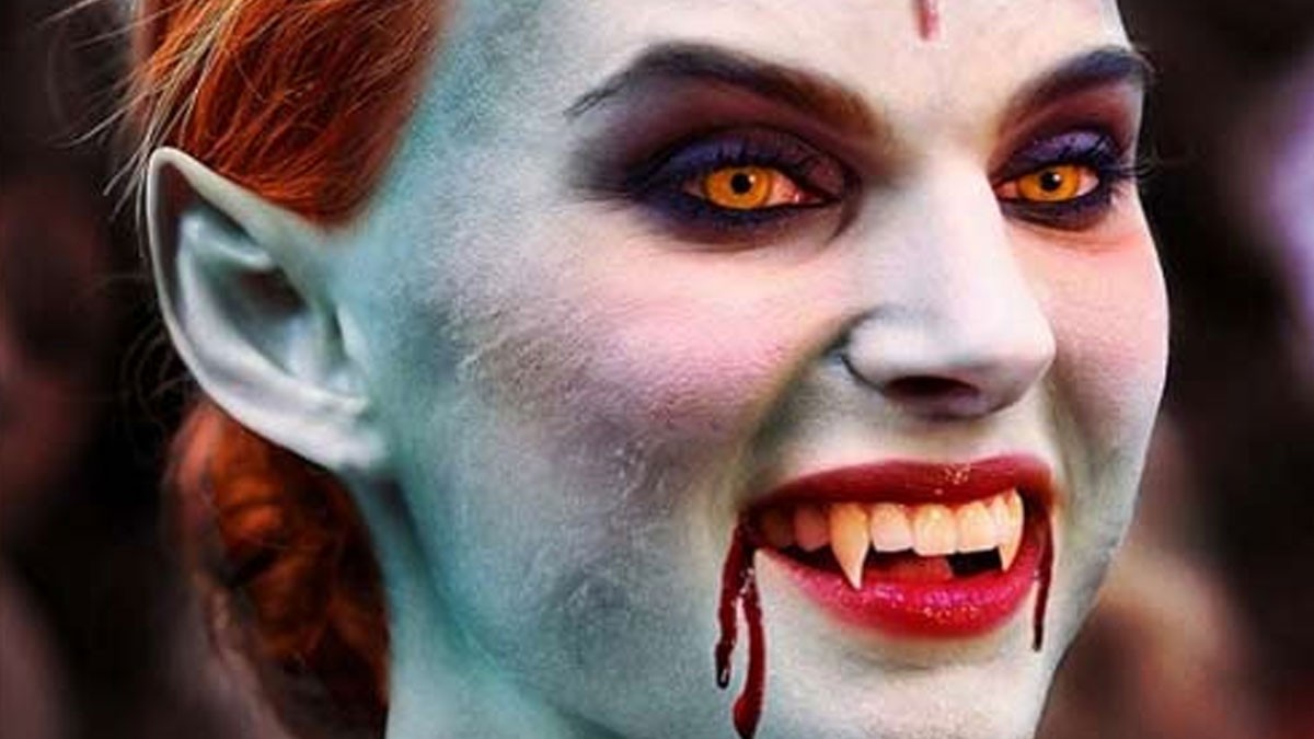 Một ma cà rồng với đôi bàn tay xương xẩu